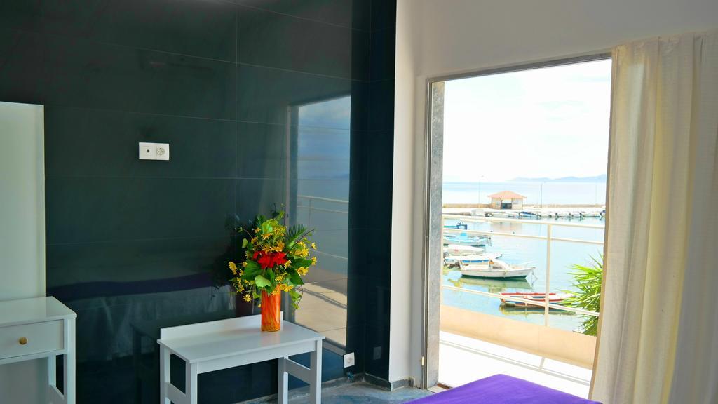 Porto Evia Boutique Hotel Amarynthos Bagian luar foto